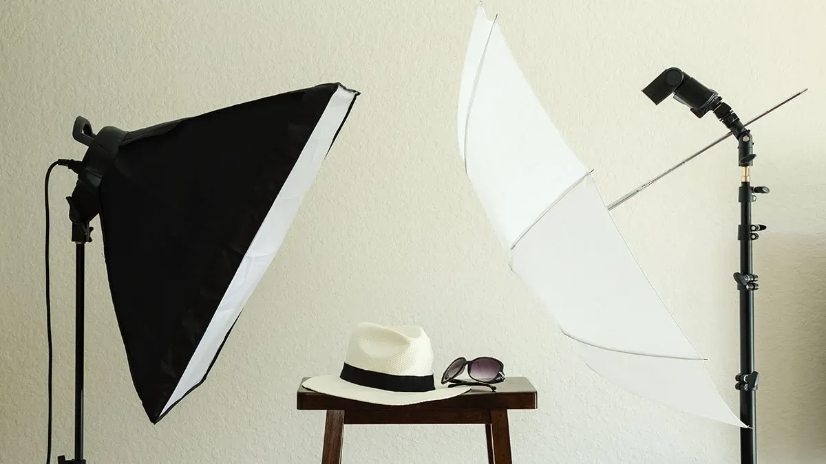 Unveiling the Ideal Light: Decoding Umbrella vs. Softbox for Perfect Product Photography